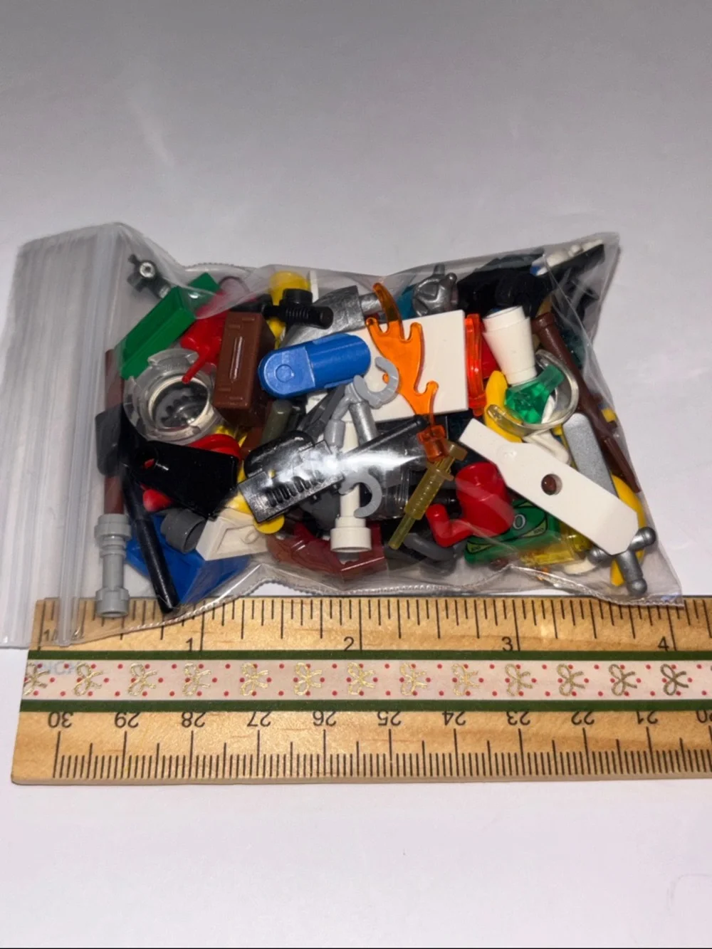 LEGO ACCESSORIES MYSTERY BAG Assorted LEGO MINIFIGS ACCESSORIES - Picture 3 of 4